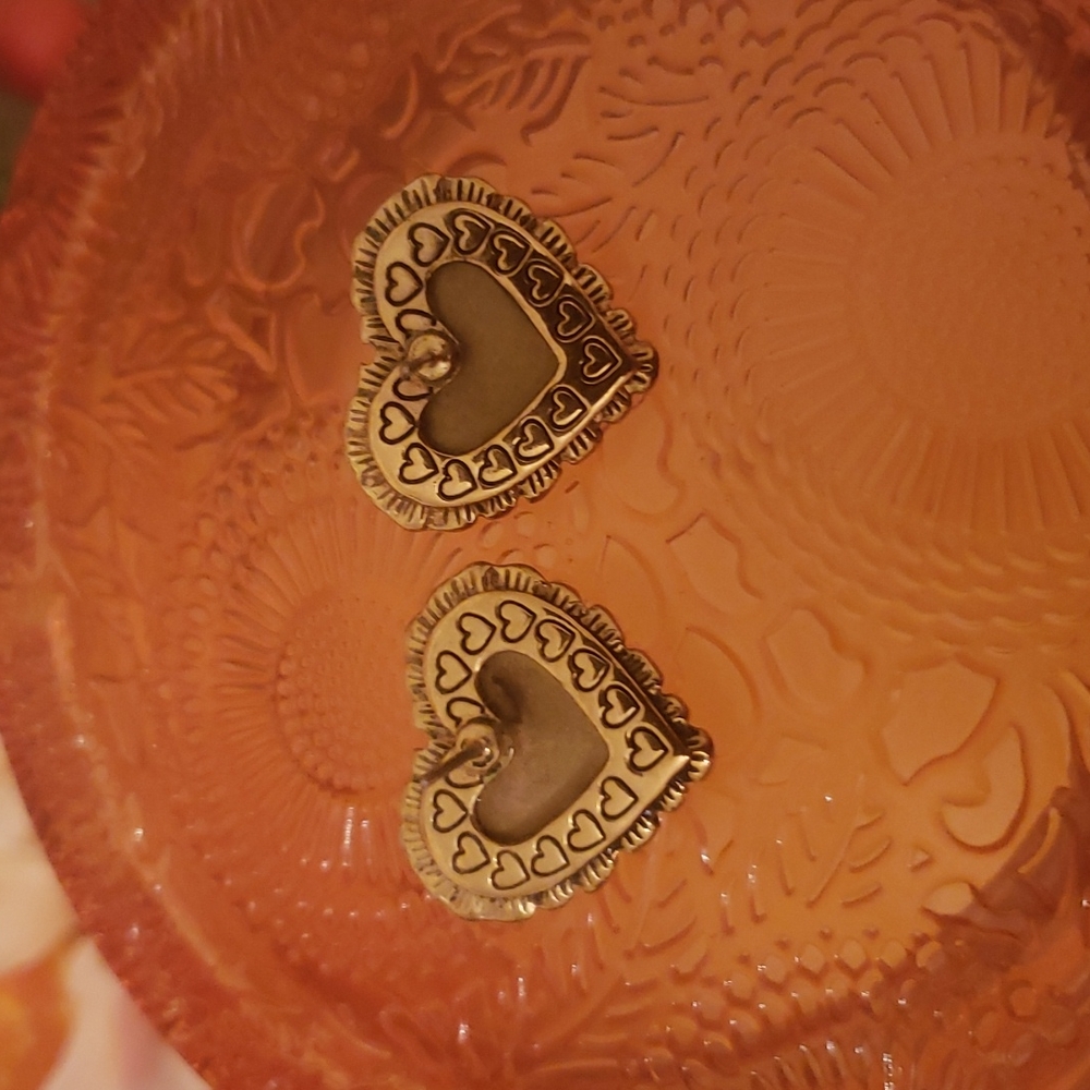 Heart-Shaped Leopard Print Earrings - Picture 4 of 4